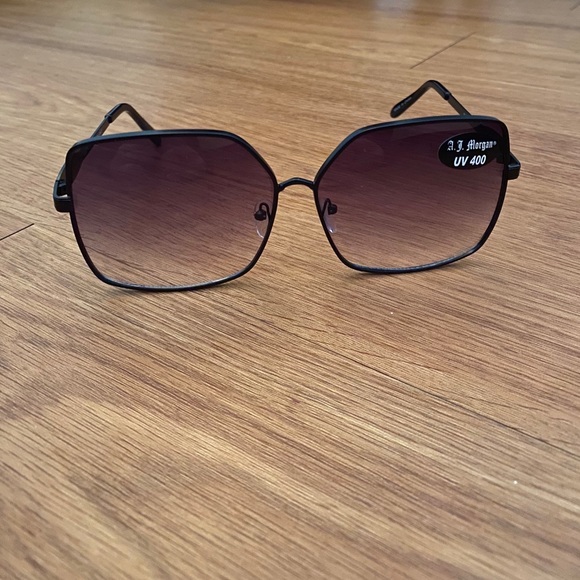 Accessories - Never worn big frame black Sunglasses